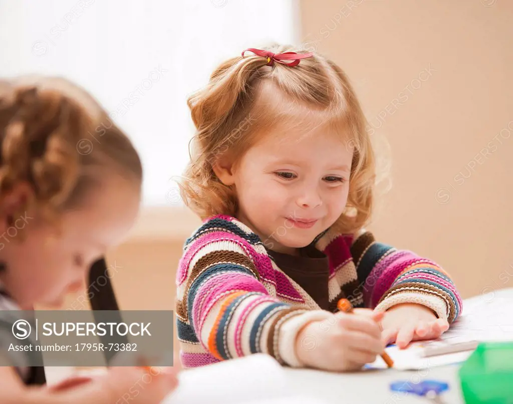 Girl 4_5 drawing in kindergarten