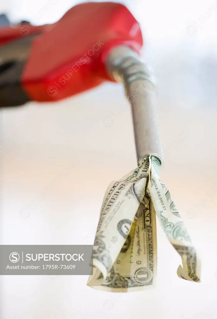 Fuel nozzle with dollar bill