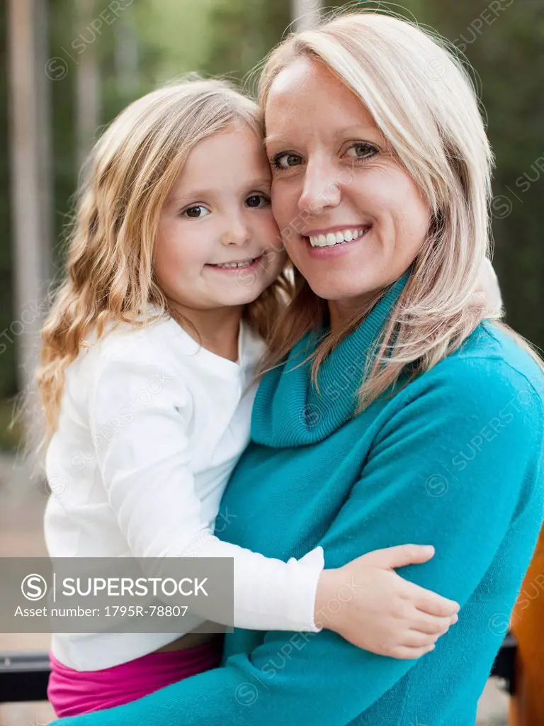 Portrait of happy mother and daughter 4_5