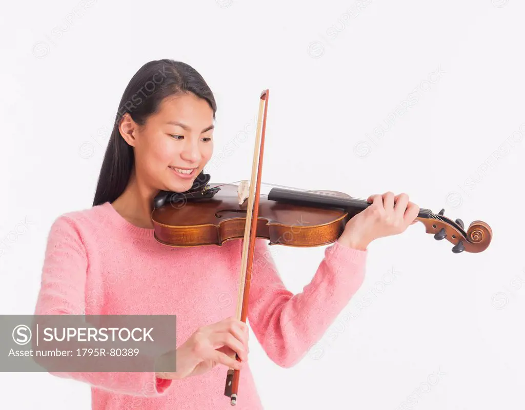 View of teenage girl  16_17 years playing violin