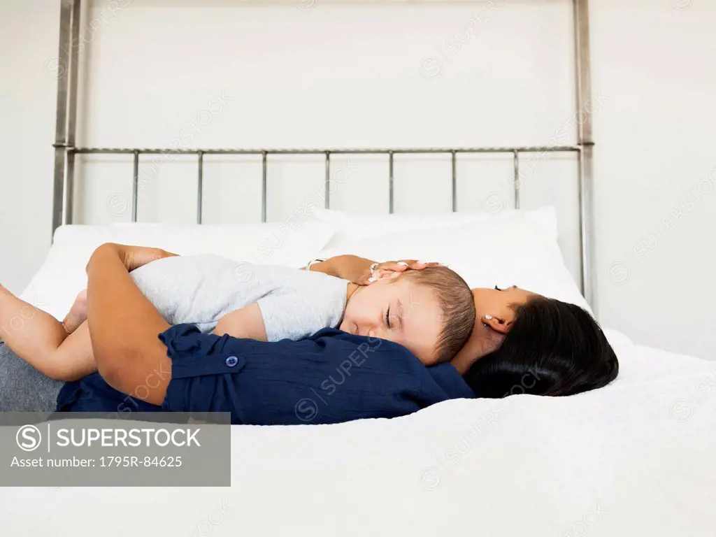 Mother and son (2-5 months) sleeping together