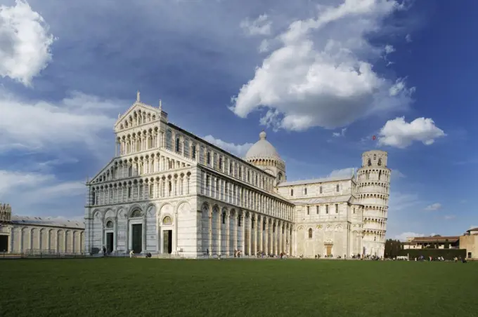Italy, Tuscany, Pisa, Pisa Cathedral and Leaning Tower