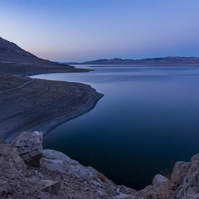 USA, Nevada, Hawthorne, Calm Walker Lake at dusk