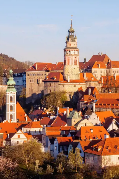 Czech Republic, South Bohemia, Cesky Krumlov, Townhouses and castle in background