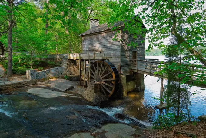 USA, Georgia, Stone Mountain, Watermill in trees