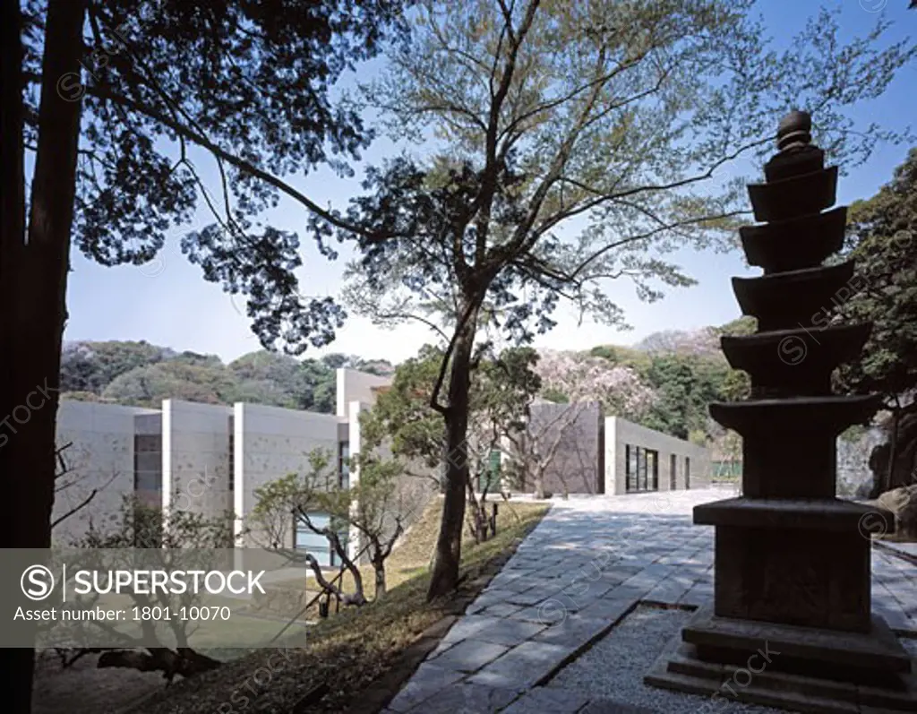 KAMAKURA HOUSE, KAMAKURA, JAPAN, OVERALL VIEW - INSIDE GROUNDS, FOSTER AND PARTNERS