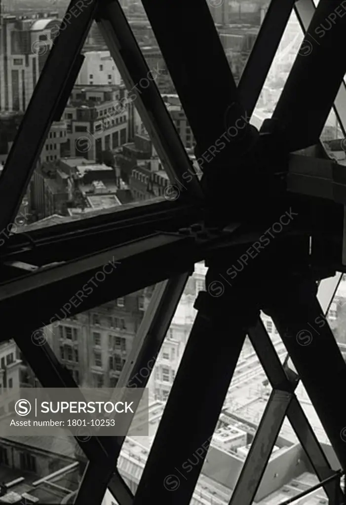 SWISS RE HEADQUARTERS, 30 ST MARYS AXE, LONDON, EC3 FENCHURCH, UNITED KINGDOM, CONSTRUCTION SHOT - LOOKING THROUGH STRUCTURE TOWARDS CITY, FOSTER AND PARTNERS