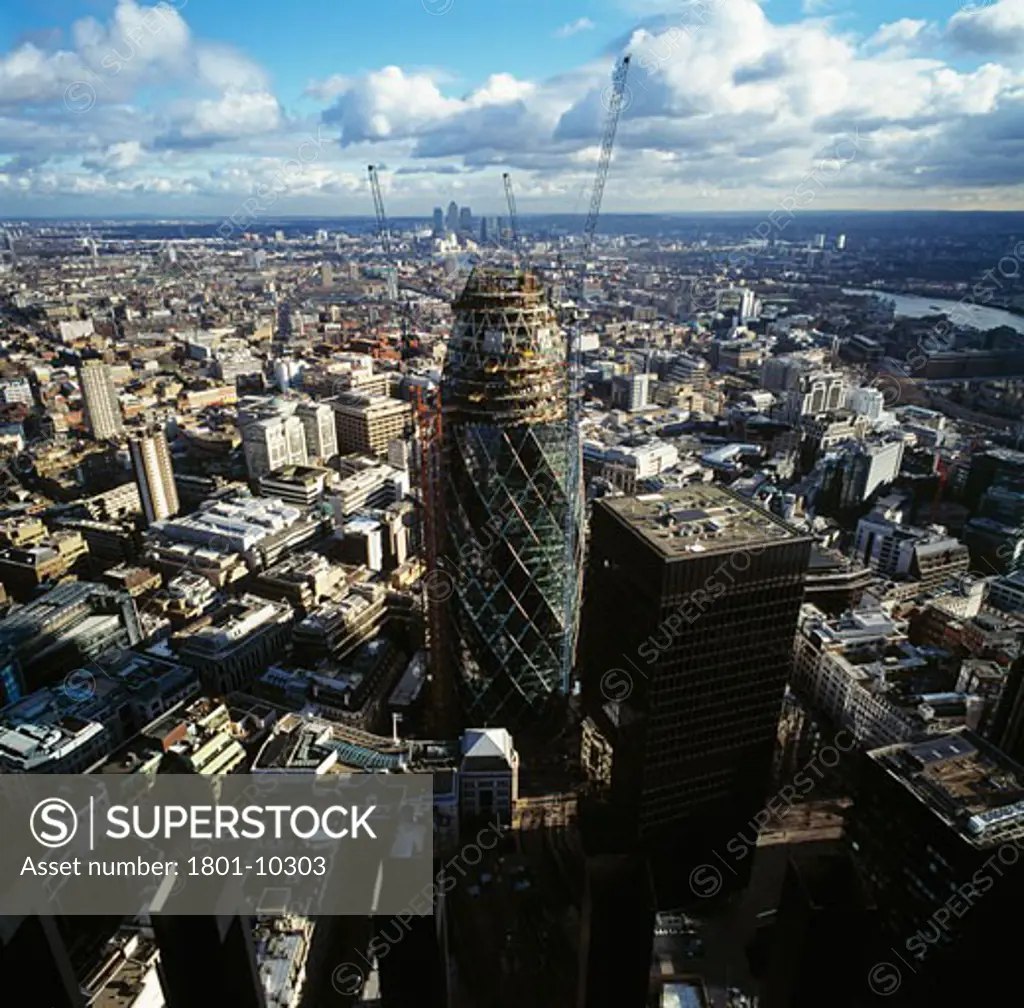 SWISS RE HEADQUARTERS, 30 ST MARYS AXE, LONDON, EC3 FENCHURCH, UNITED KINGDOM, VIEW FROM ABOVE SWISS RE WITH CITY, FOSTER AND PARTNERS