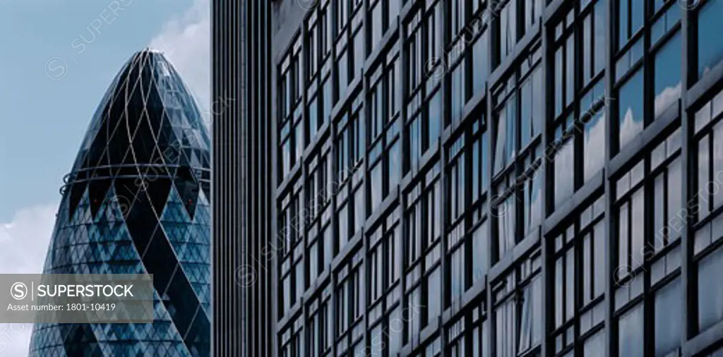 SWISS RE HEADQUARTERS, 30 ST MARYS AXE, LONDON, EC3 FENCHURCH, UNITED KINGDOM, CONTEXTUAL VIEW, FOSTER AND PARTNERS