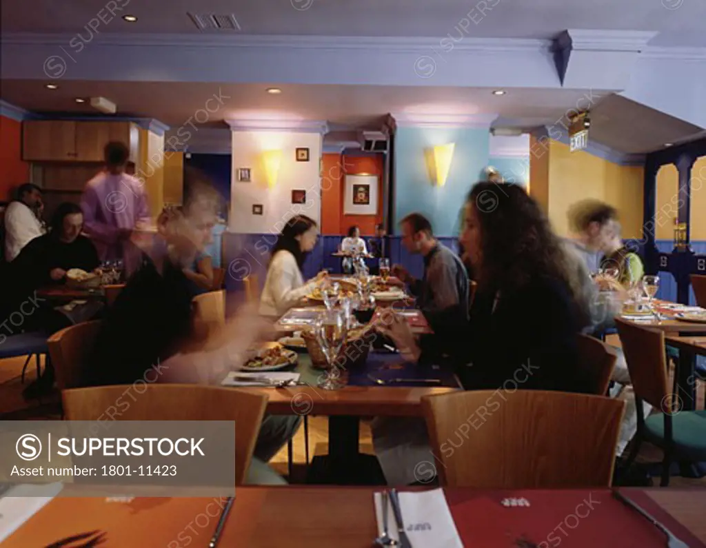 SOHO SPICE RESTAURANT, SOHO, LONDON, W1 OXFORD STREET, UNITED KINGDOM, INTERIOR OF THHE RESTAURANT AREA WITH PEOPLE, FITCH