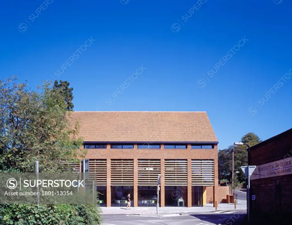 ALTON LIBRARY, VICARAGE HILL, ALTON, HAMPSHIRE, UNITED KINGDOM, VIEW FROM CAR PARK, HAMPSHIRE COUNTY COUNCIL ARCHITECTS