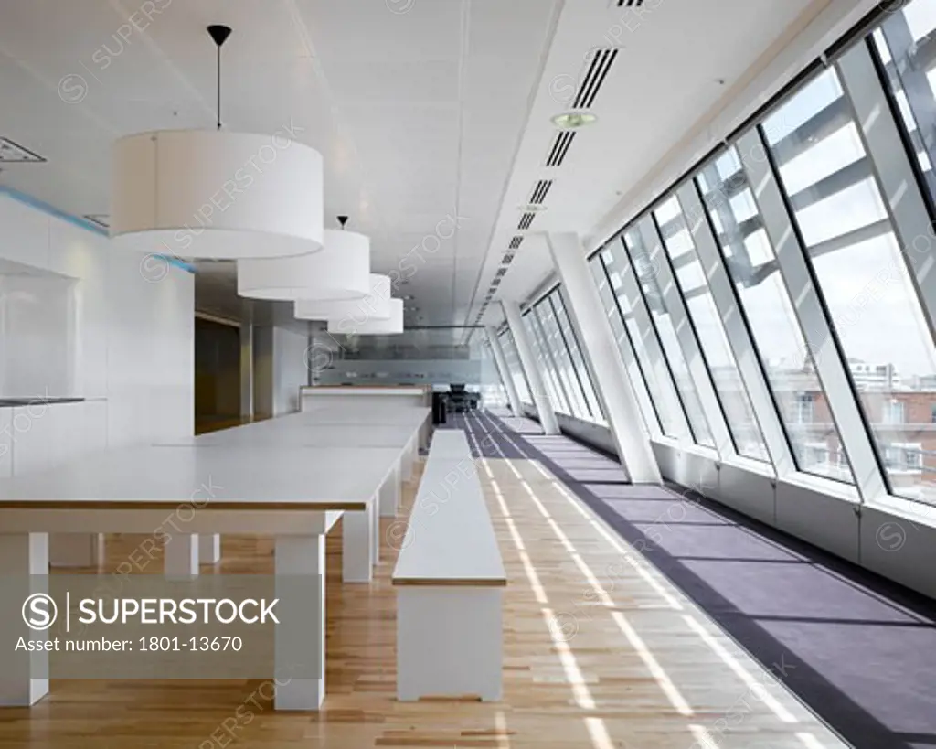 CONDOR HOUSE, SKANSKA OFFICES, ST PAULS CHURCHYARD, LONDON, EC4 QUEEN VICTORIA STREET, UNITED KINGDOM, BREAK OUT AREA WITH WHITE TABLES AND SEATING, HARPER DOWNIE DESIGN ARCHITECTURE