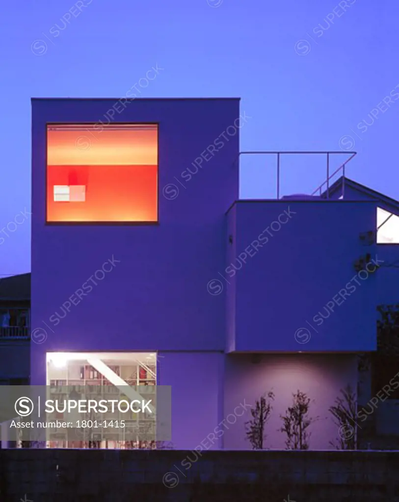 THE JUICY HOUSE, SETAGAYA DISTRICT, TOKYO, JAPAN, OVERALL VIEW AT DUSK, ATELIER BOW-WOW