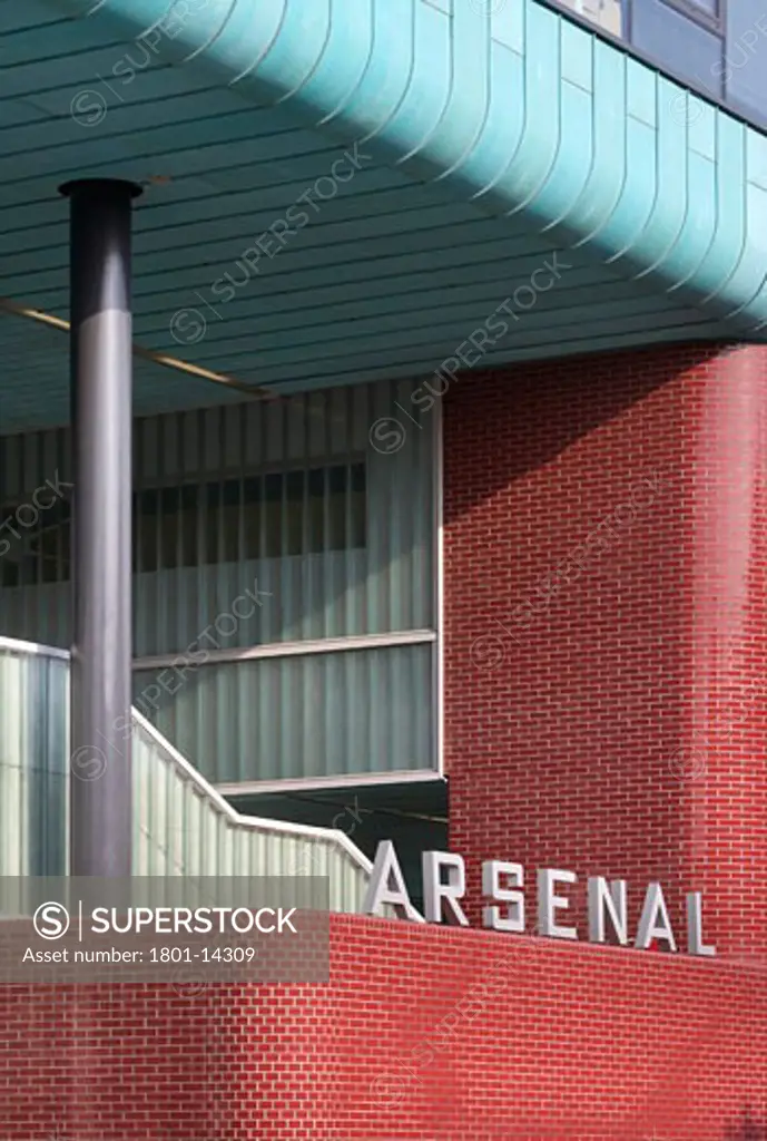 EMIRATES STADIUM, HORNSEY ROAD, LONDON, N5 HIGHBURY, UNITED KINGDOM, TIGHT SHOT SHOWING RED RENDER AND COPPER CLADDING WITH 'ARSENAL', HOK SPORT