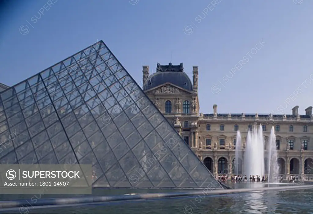 LOUVRE, PLACE DU CARROUSEL, 1, PARIS, FRANCE, GENERAL VIEW WITH PYRAMID AND FOUNTAINS, I. M. PEI & PARTNERS