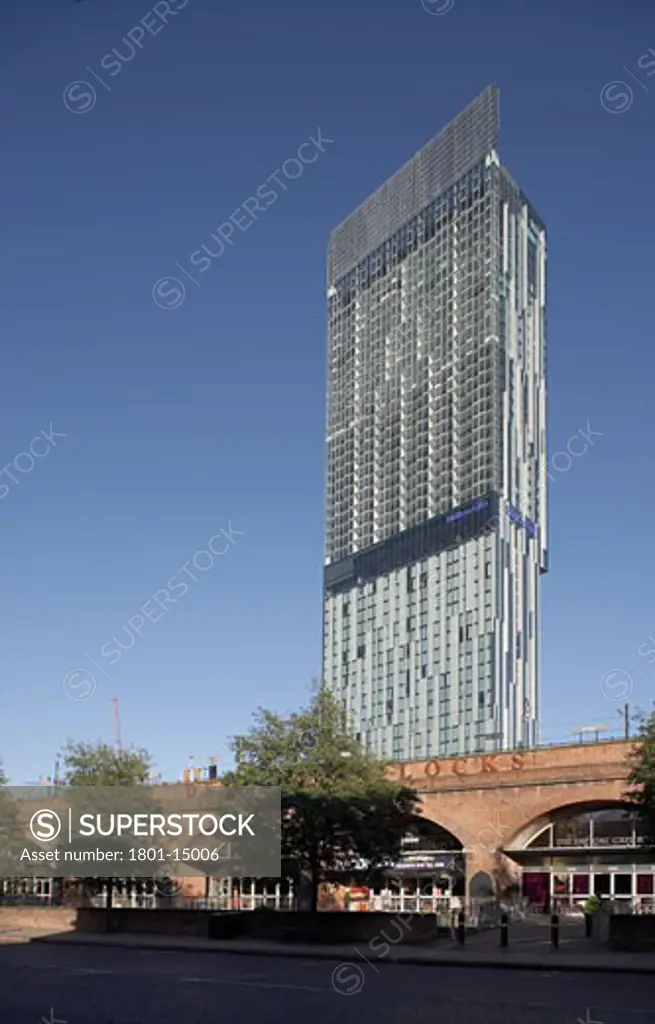 BEETHAM TOWER, 301 DEANSGATE, MANCHESTER, UNITED KINGDOM, VIEW OF TOWER OVER ARCHES, IAN SIMPSON ARCHITECTS