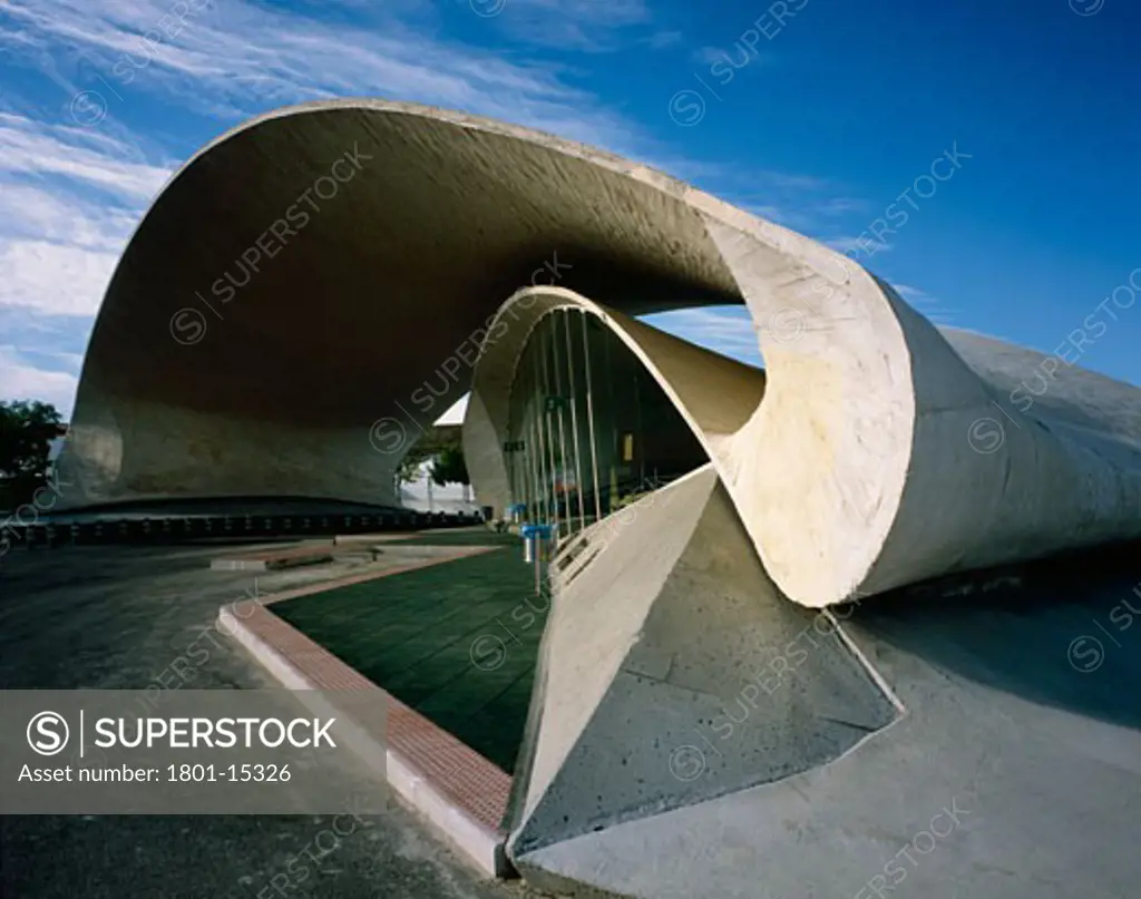 LOCAL BUS STATION, CASER DE CACERES, CACERES-EXTREMADURA, SPAIN, VERTICAL VIEW SHOWING THE PARKING SPACES, THE CAFETERIA AND THE CLIMBING ROOF, JUSTO GARCIA RUBIO