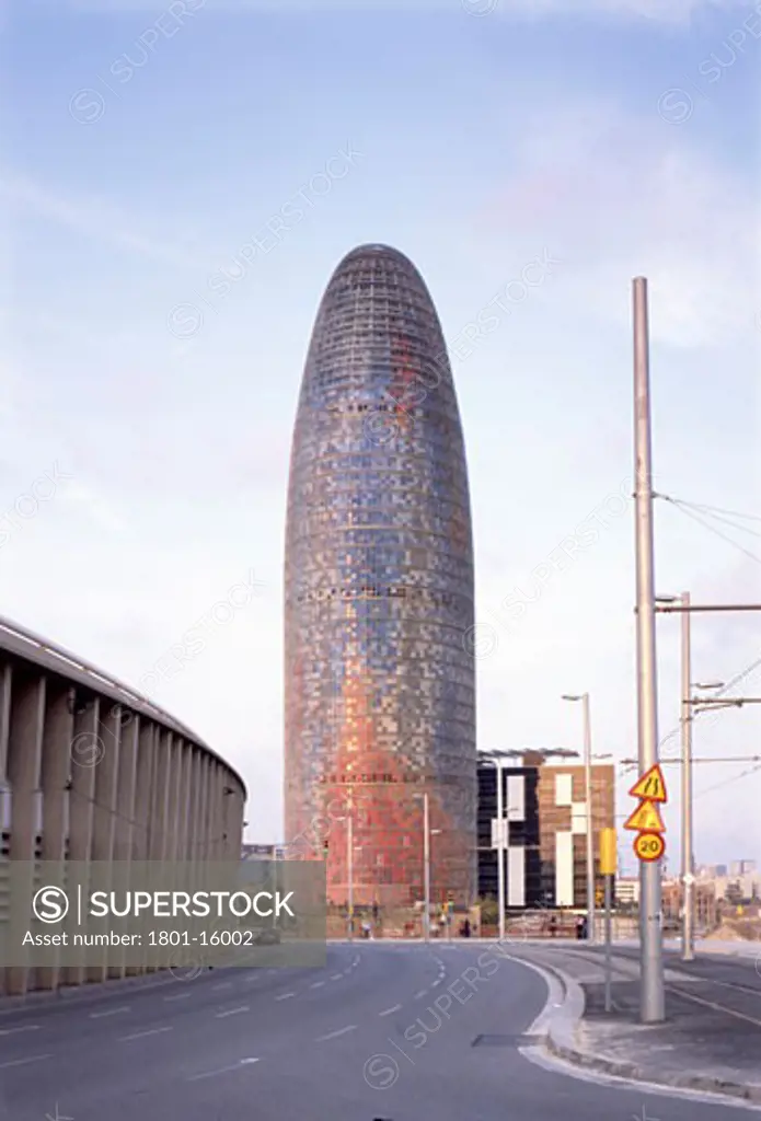 TORRE AGBAR, BARCELONA, SPAIN, LOOKING AT THE TOWER IN THE EVENING, JEAN NOUVEL