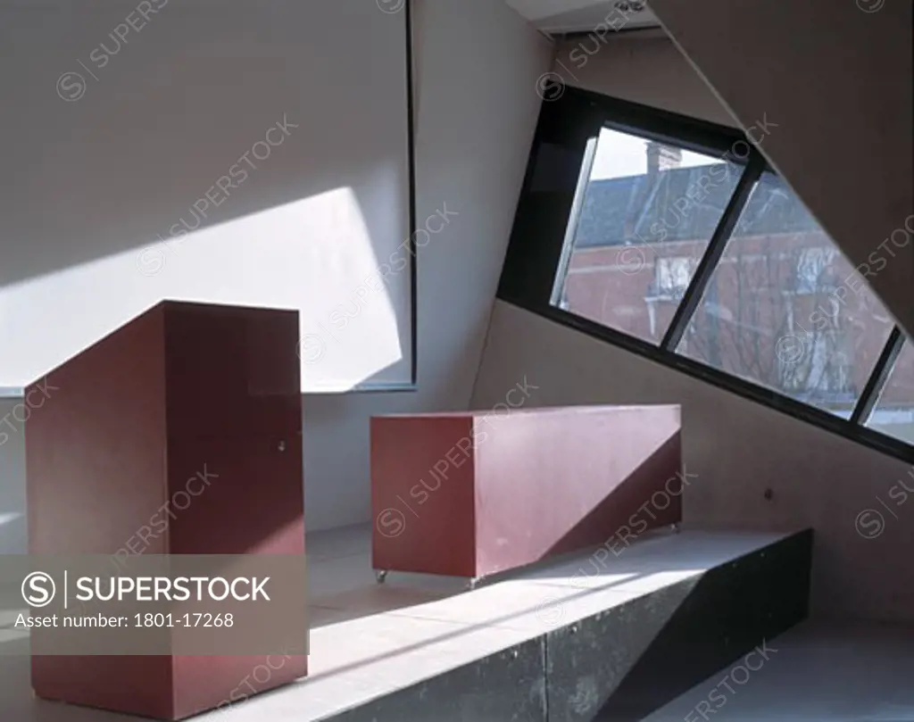LONDON METROPOLITAN UNIVERSITY, POST GRADUATE CENTRE, HOLLOWAY ROAD, LONDON, N7 HOLLOWAY, UNITED KINGDOM, DETAIL OF LECTURE STANDS AND WINDOW, DANIEL LIBESKIND