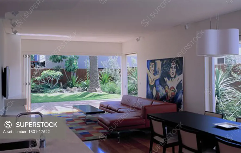 PRIVATE HOUSE, SYDNEY, NEW SOUTH WALES, AUSTRALIA, VIEW TO LIVING ROOM FROM KITCHEN, LUIGI ROSSELLI