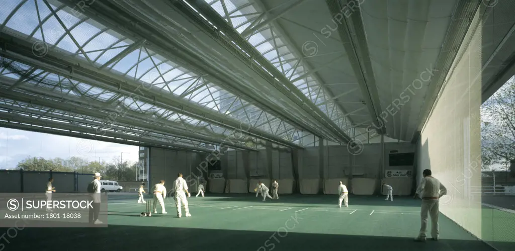 MCC INDOOR CRICKET SCHOOL (MARYLEBONE CRICKET CLUB), LORDS CRICKET GROUND, LONDON, NW8 ST JOHNS WOOD, UNITED KINGDOM, OBLIQUE GENERAL INSIDE VIEW WITH PLAYERS AND SUN, DAVID MORLEY ARCHITECTS