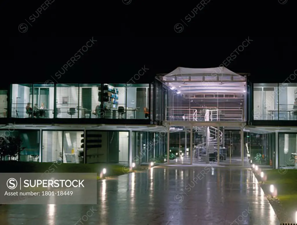 SCHLUMBERGER EXTENSION, CAMBRIDGE, CAMBRIDGESHIRE, UNITED KINGDOM, EXTERIOR AT NIGHT, HOPKINS ARCHITECTS