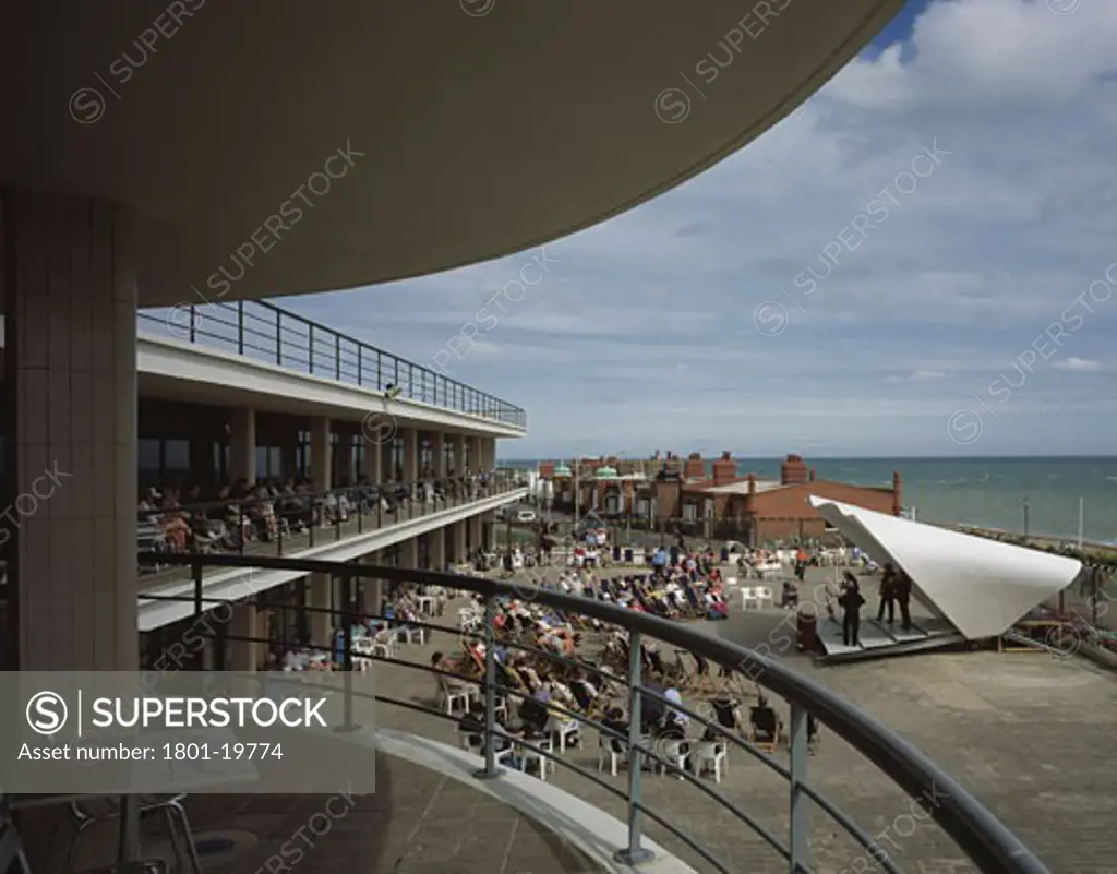 BANDSTAND, DE LA WARR PAVILION, BEXHILL ON SEA, EAST SUSSEX, UNITED KINGDOM, VIEW FROM TERRACE TO BAND PLAYING, NIALL MCLAUGHLIN ARCHITECTS