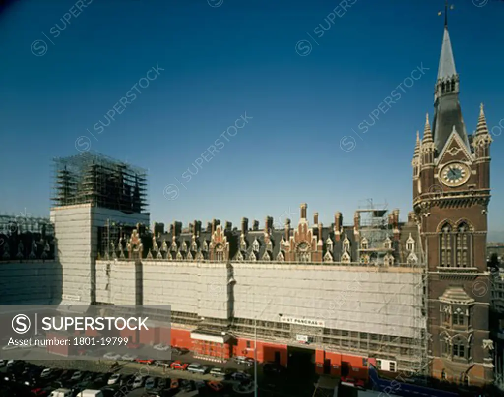 ST PANCRAS STATION, LONDON, WC1 BLOOMSBURY, UNITED KINGDOM, VIEW OF BUILDING UNDER SCAFFOLDING TOWER IN VIEW