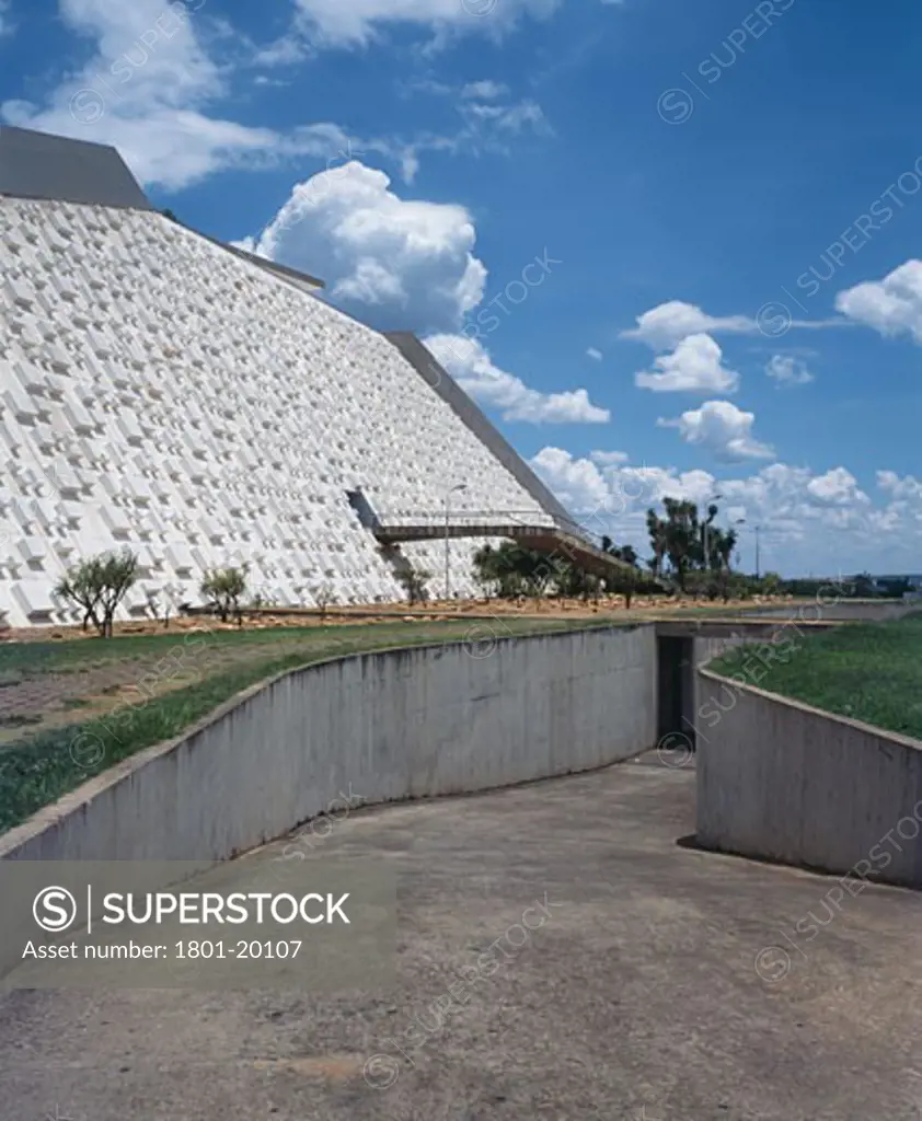 TEATRO NACIONAL, NORTH CULTURAL SECTOR, BRASILIA, BRAZIL, NORTH EAST EXTERIOR DETAIL WITH FIRE EXIT AND CAR PARKING ENTRY, OSCAR NIEMEYER