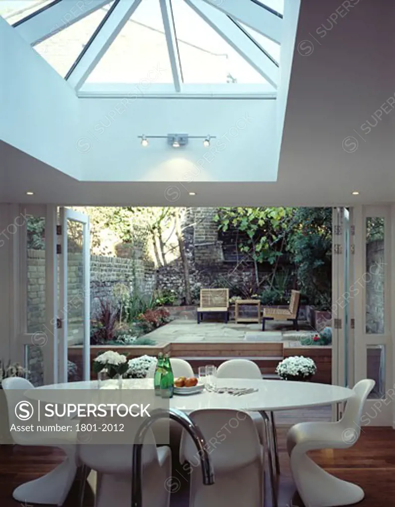 PRIVATE HOUSE, LONDON, SW3 CHELSEA, UNITED KINGDOM, VIEW OVER TABLE WITH SKYLIGHT, ALAN HIGGS ARCHITECTS