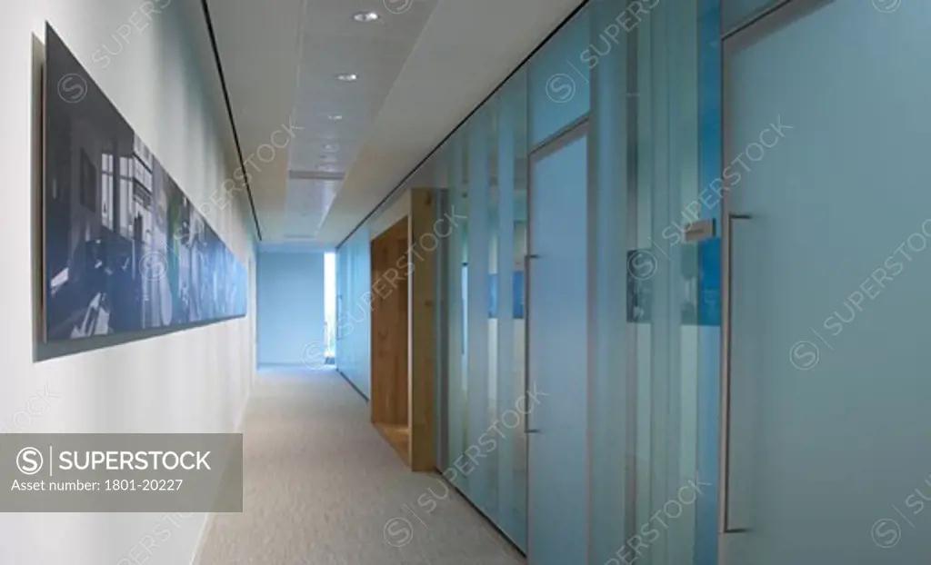 ISG OFFICES, ALDGATE HIGH STREET, LONDON, EC3 FENCHURCH, UNITED KINGDOM, CORRIDOR WITH HUFTON+ CROW IMAGES, ORMS