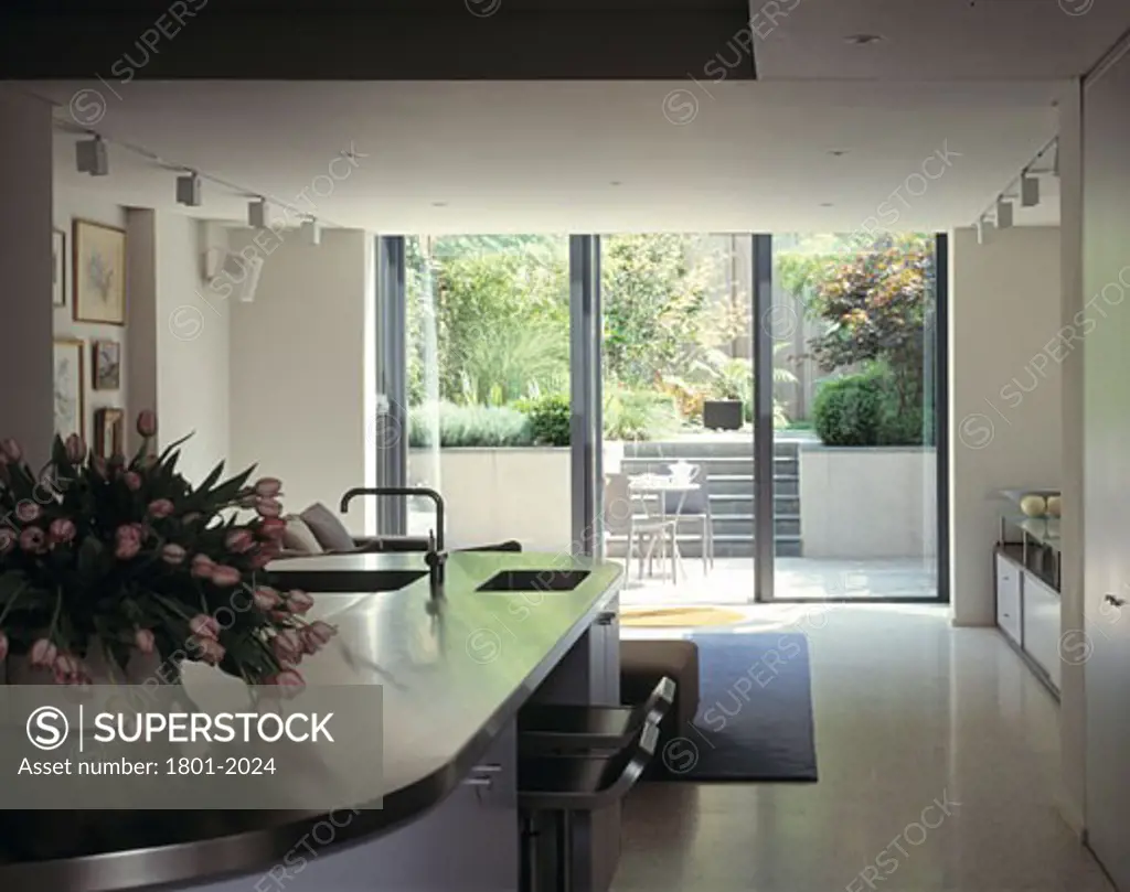 PRIVATE HOUSE, LONDON, SW5 EARLS COURT, UNITED KINGDOM, KITCHEN VIEW TO GARDEN, ALAN HIGGS ARCHITECTS