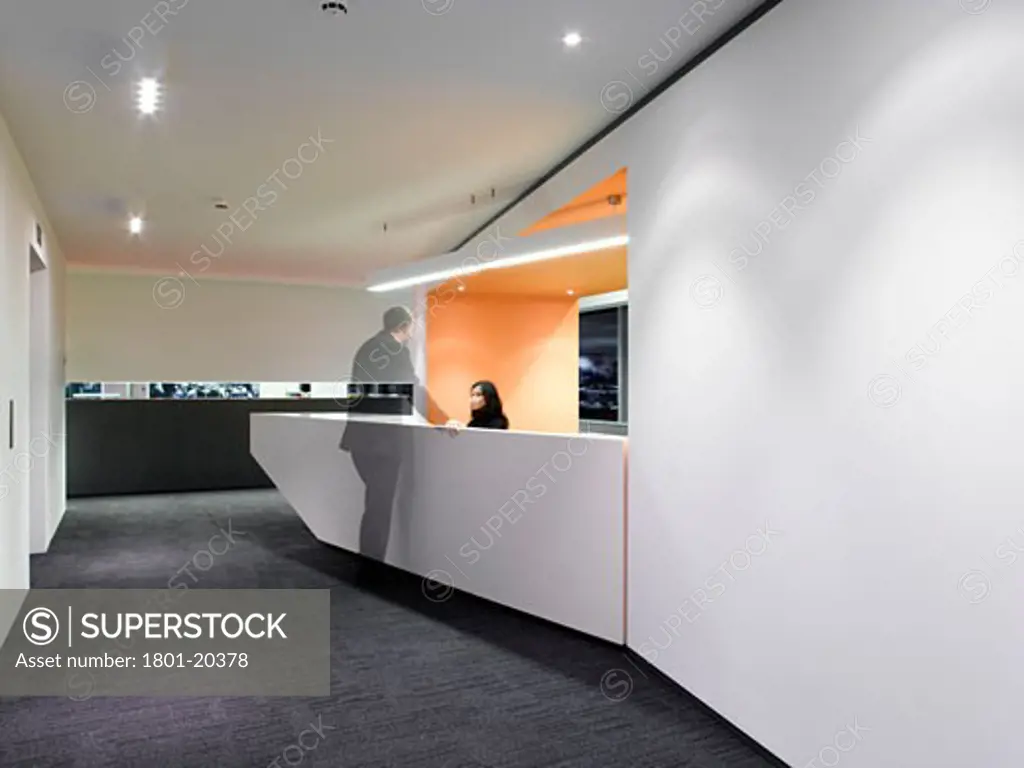 GML OFFICE AT THE MET BUILDING, PERCY STREET, LONDON, WC1 BLOOMSBURY, UNITED KINGDOM, RECEPTION DESK 2, ORMS