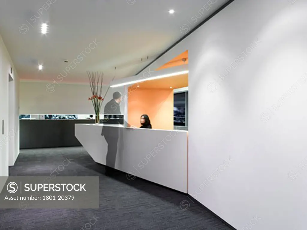 GML OFFICE AT THE MET BUILDING, PERCY STREET, LONDON, WC1 BLOOMSBURY, UNITED KINGDOM, RECEPTION DESK 3 WITH PERSON, ORMS