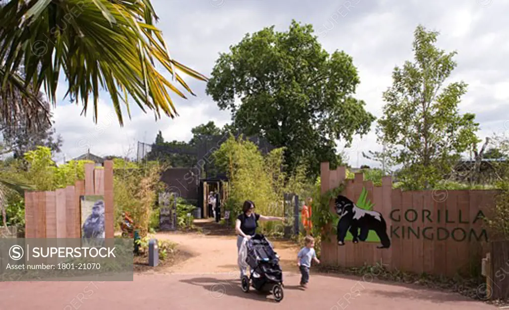 GORILLA KINGDOM, LONDON ZOO, REGENTS PARK, LONDON, NW1 CAMDEN TOWN, UNITED KINGDOM, MAIN ENTRANCE WITH MOTHER AND TODDLER, PROCTOR MATTHEWS ARCHITECTS