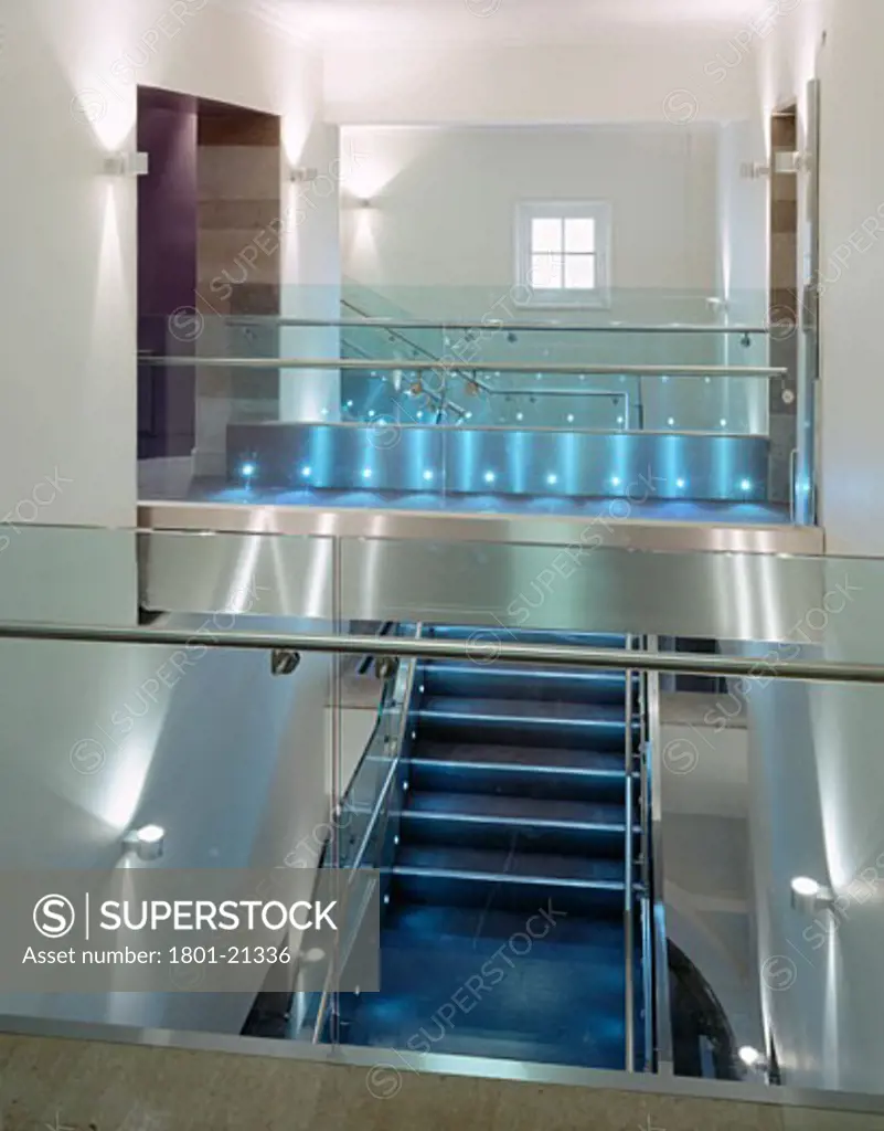 SHEFFIELD CITY HALL, BARKERS POOL, SHEFFIELD, SOUTH YORKSHIRE, UNITED KINGDOM, NEW GLASS BALUSTRADED STAIRS, PENOYRE AND PRASAD