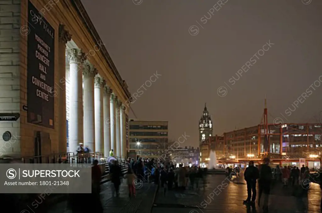 SHEFFIELD CITY HALL, BARKERS POOL, SHEFFIELD, SOUTH YORKSHIRE, UNITED KINGDOM, NIGHT EXTERIOR WITH TOWN HALL, PENOYRE AND PRASAD