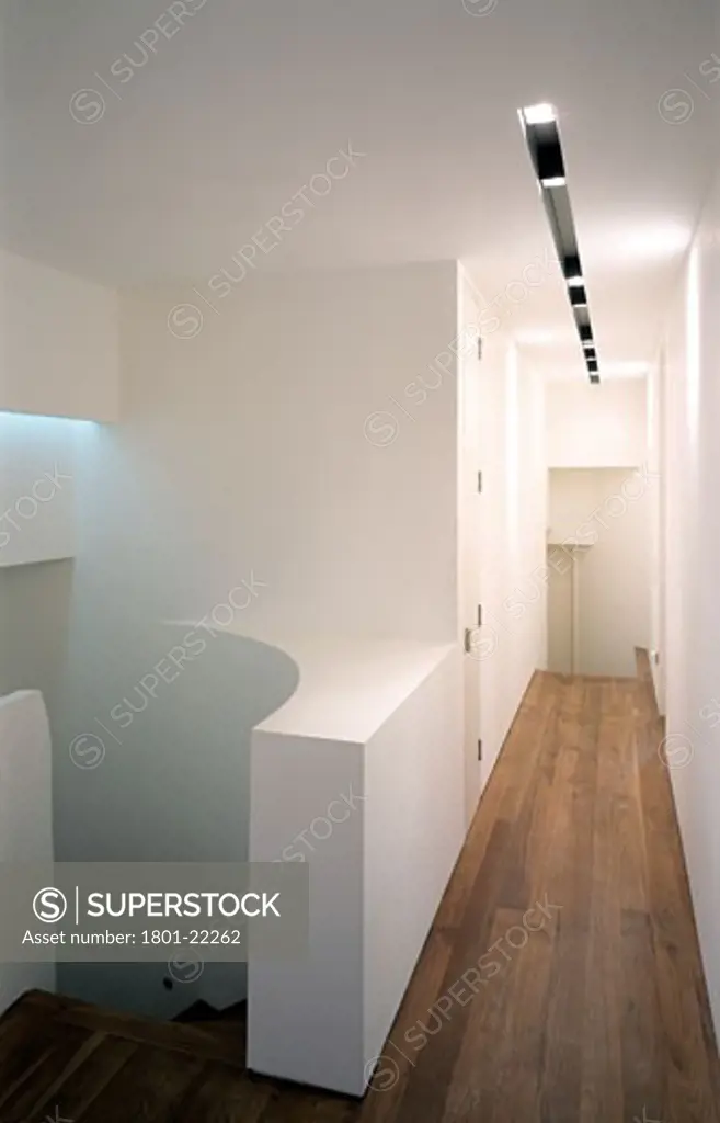 PRIVATE HOUSE, MONTAGU SQUARE, LONDON, W1 OXFORD STREET, UNITED KINGDOM, UPPER LANDDING CORRIDOR WITH RECESSED LIGHTING, READING AND WEST ARCHITECTS