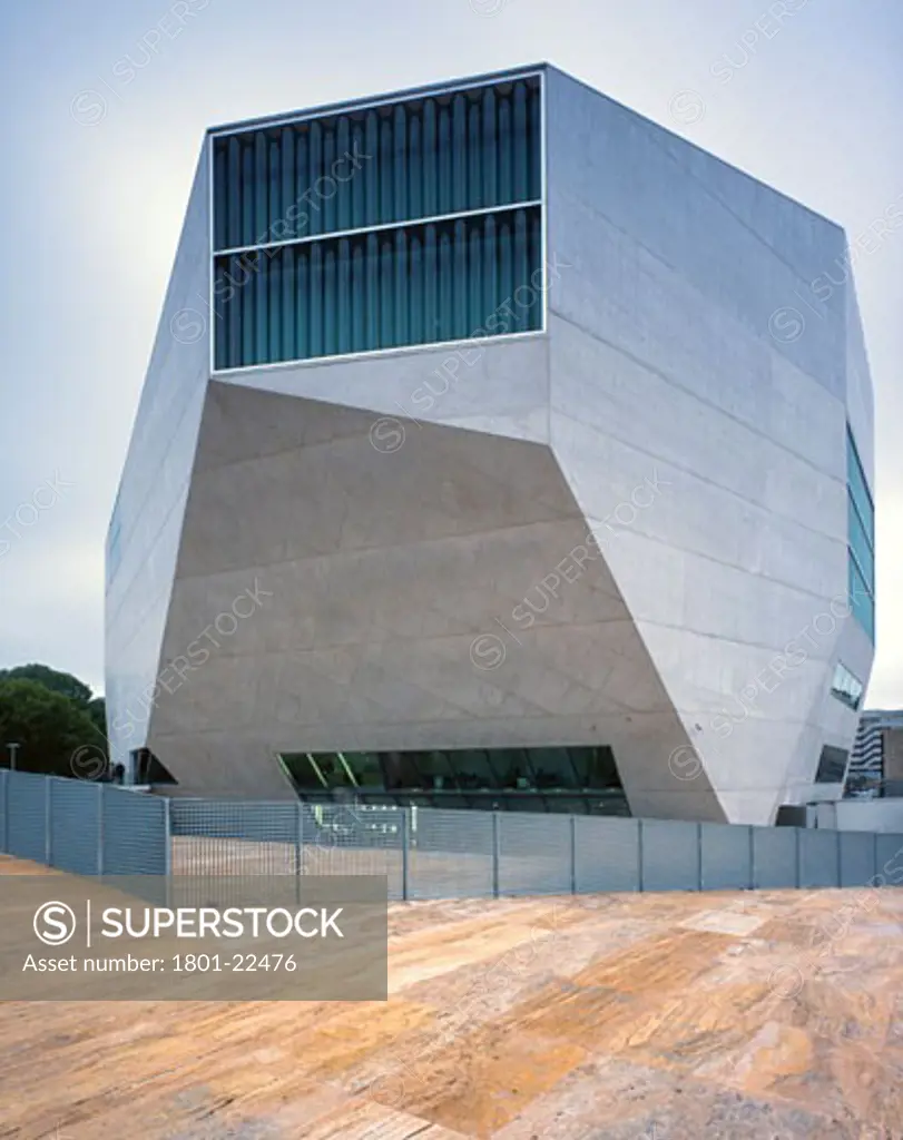 CASA DE MUSICA, AV BOAVISTA 604, PORTO, PORTUGAL, VERTICAL VIEW OF THE REAR OF THE BUILDING, REM KOOLHAAS - OFFICE FOR METROPOLITAN ARCHITECTURE