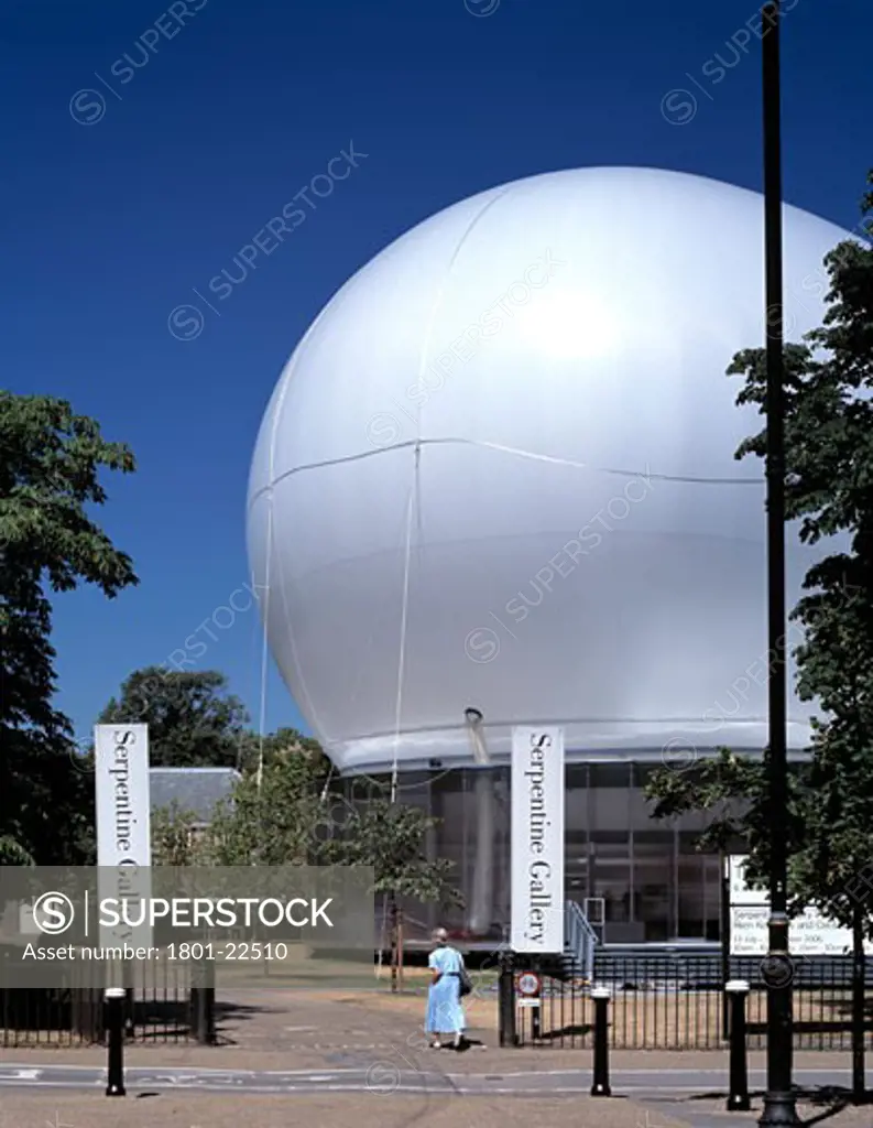 SERPENTINE PAVILION 2006, HYDE PARK, LONDON, SW1 VICTORIA, UNITED KINGDOM, EXTERIOR VIEWS, REM KOOLHAAS - OFFICE FOR METROPOLITAN ARCHITECTURE