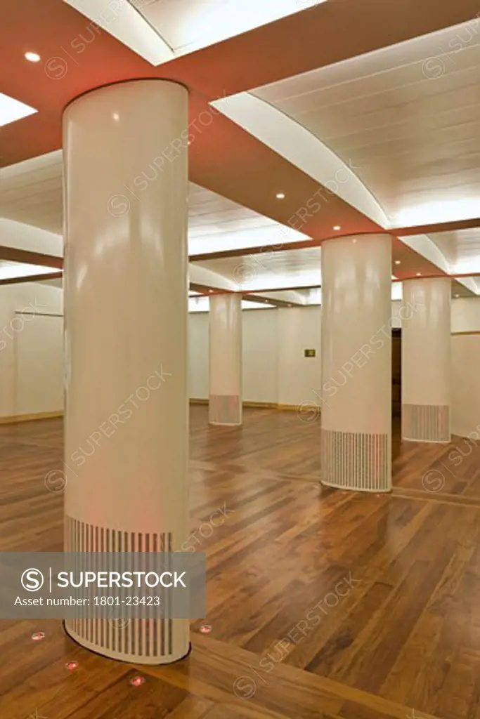 FUNCTION ROOM AT THE ROYAL COLLEGE OF OBSTETRICIANS AND GYNAECOLOGISTS, REGENTS PARK, LONDON, UNITED KINGDOM, INTERIOR SHOWING ALTERNATIVE COLOURED UPLIGHTER, ROBERT POTTER AND PARTNERS
