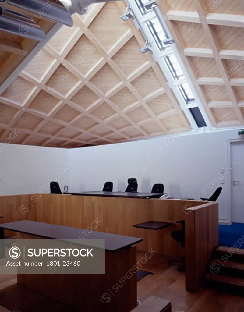 ANTWERP LAW COURT, BOLIVARPLAATS, ANTWERP, BELGIUM, SMALLER COURTROOM (ONE OF 30), RICHARD ROGERS PARTNERSHIP