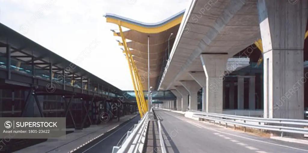 MADRID BARAJAS AIRPORT - TERMINAL 4, MADRID, SPAIN, APPROACHING THE TERMINAL BY BUS WITH THE PARKING ON THE LEFT DEPARTURE TERMINAL ABOVE, RICHARD ROGERS PARTNERSHIP