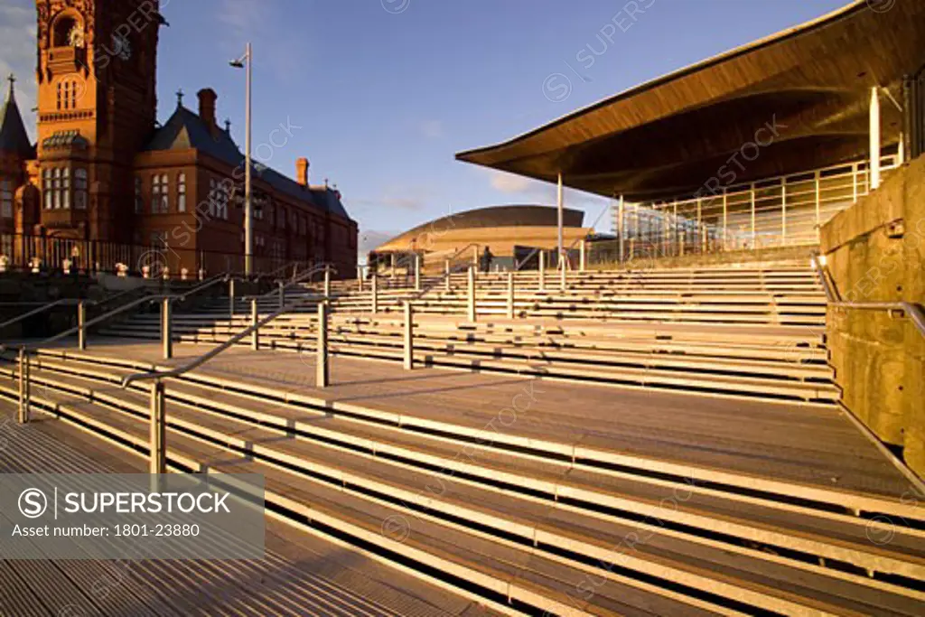 NATIONAL ASSEMBLY OF WALES, CARDIFF BAY, CARDIFF, UNITED KINGDOM, FRONT ELEVATION SHOWING STEPS TO BUILDING AND PORT AUTHORITY BUILDING, ROGERS STIRK HARBOUR + PARTNERS
