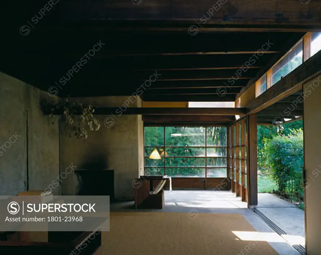 RUDOLF SCHINDLER'S HOUSE (ARCHITECT), LOS ANGELES, CALIFORNIA, UNITED STATES, INTERIOR TO EXTERIOR TO FIRE PLACE AND OPEN SCREENS, RUDOLF SCHINDLER 1887-1953