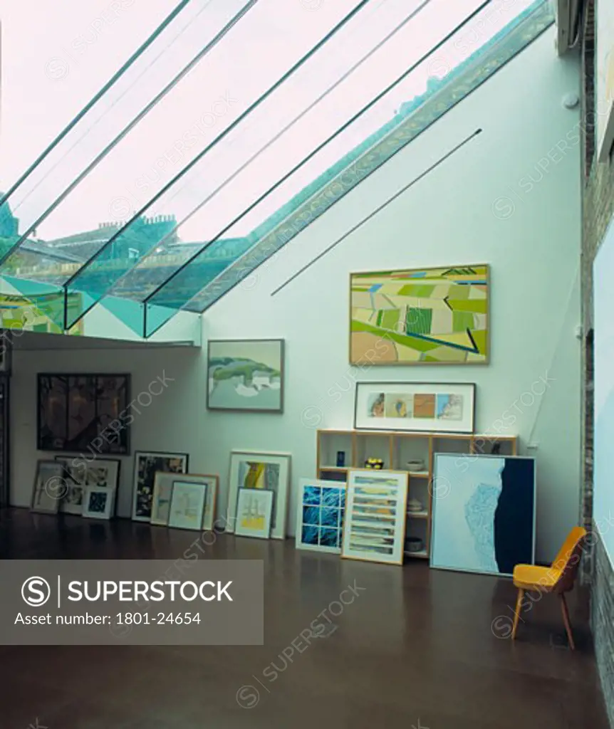 ART STUDIO, LONDON, NW1 CAMDEN TOWN, UNITED KINGDOM, INTERIOR SPACE WITH PAINTING, HUGHES MEYER STUDIO AND SANEI HOPKINS ARCHITECTS