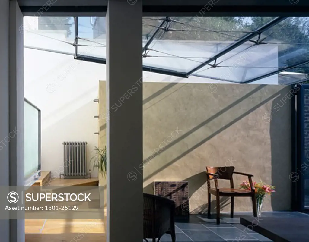 HOUSE EXTENSION, HAMPSTEAD, LONDON, UNITED KINGDOM, EXPOSED WALL AND TILED SLATE FLOOR OF DINING ROOM WITH GLASS ROOF, SANYA POLESCUK