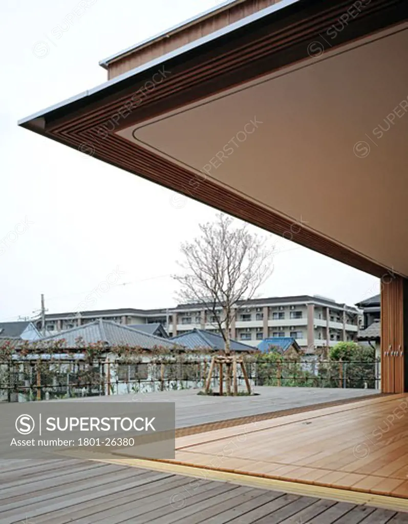 EAVES HOUSE, TOKYO, JAPAN, SIDE VIEW WITH OPEN SCREENS, TEZUKA ARCHITECTS