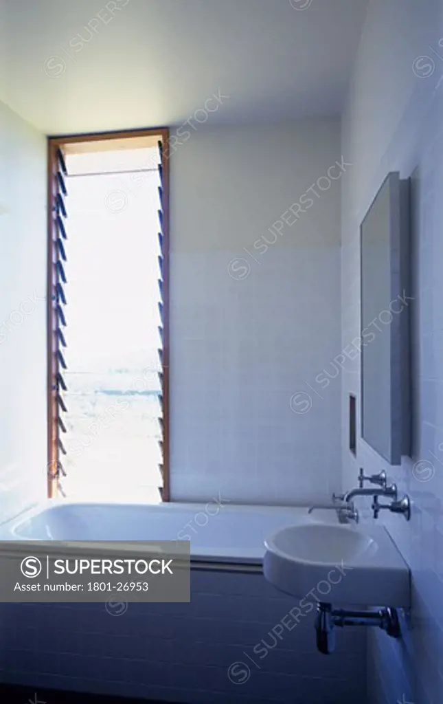 ISAKSSON HOUSE, KANGAROO VALLEY, NEW SOUTH WALES, AUSTRALIA, BATHROOM WITH LOUVERED WINDOW, TOM ISAKSSON ARCHITECT