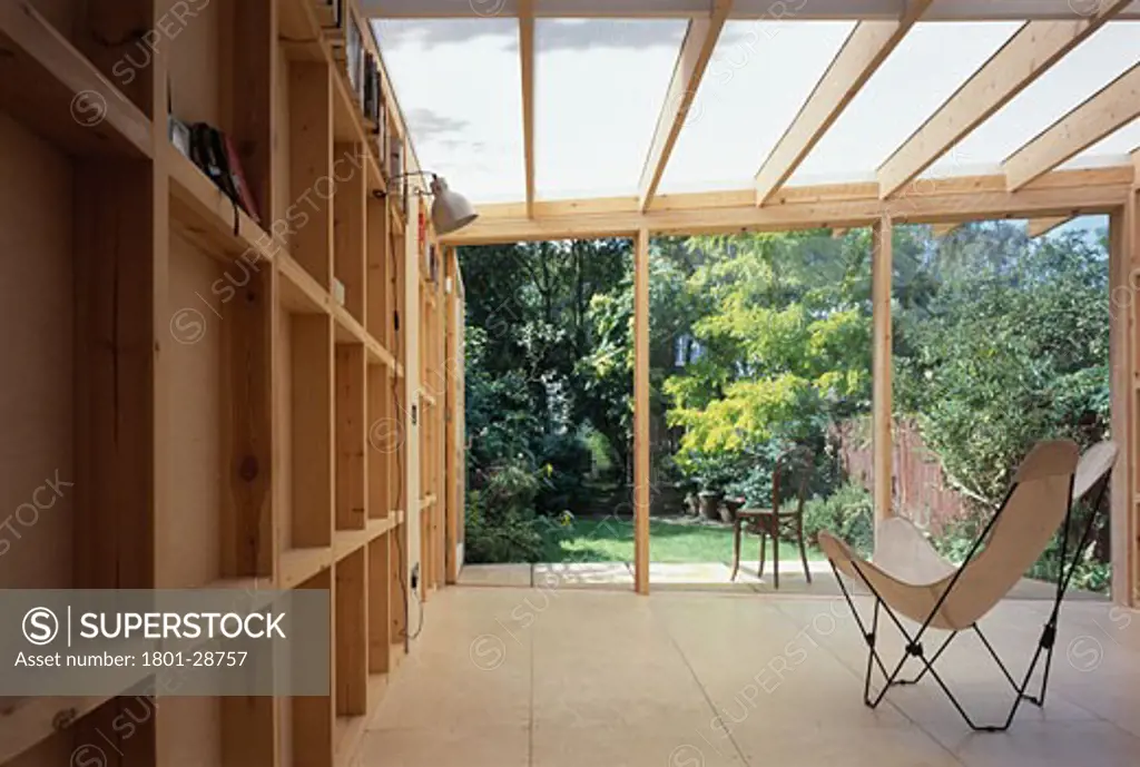 NEW SUMMER HOUSE, LONDON, UNITED KINGDOM, FRONT AREA TOWARDS GARDEN, DAY, ULLMAYER SYLVESTER ARCHITECTS